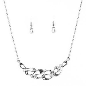 NWT rhinestone silver tone necklace & earring set
